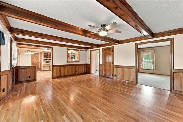 2700 NW Bent Tree Circle, Lee's Summit, MO 64081