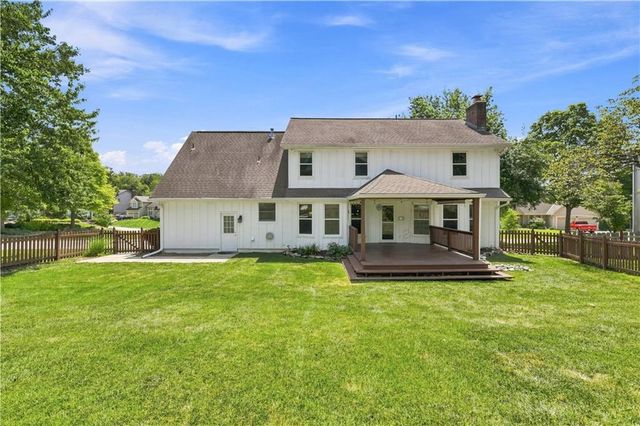 2700 NW Bent Tree Circle, Lee's Summit, MO 64081