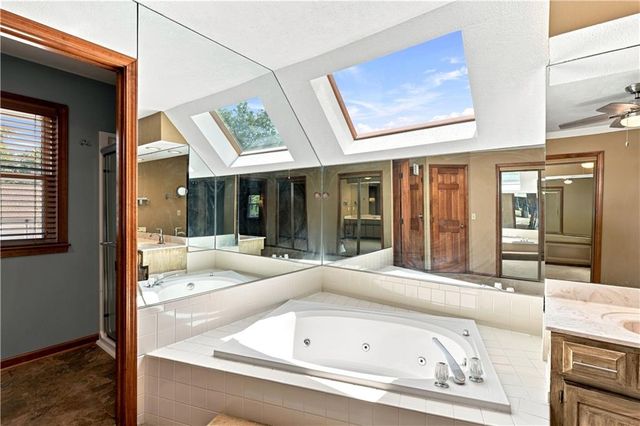 2700 NW Bent Tree Circle, Lee's Summit, MO 64081