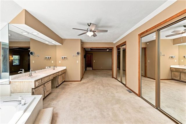 2700 NW Bent Tree Circle, Lee's Summit, MO 64081