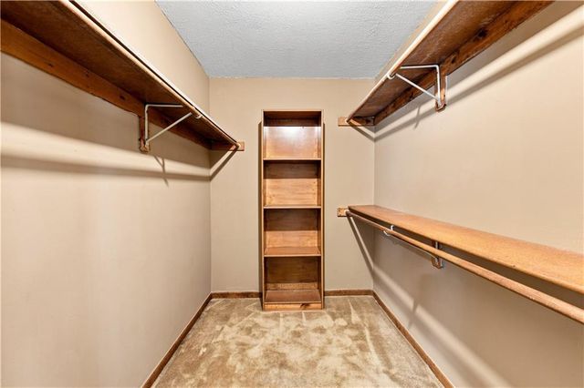 2700 NW Bent Tree Circle, Lee's Summit, MO 64081