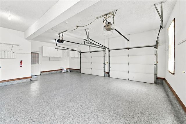 2700 NW Bent Tree Circle, Lee's Summit, MO 64081