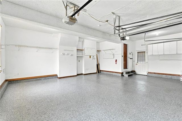 2700 NW Bent Tree Circle, Lee's Summit, MO 64081