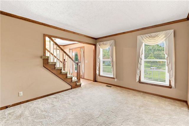 2700 NW Bent Tree Circle, Lee's Summit, MO 64081