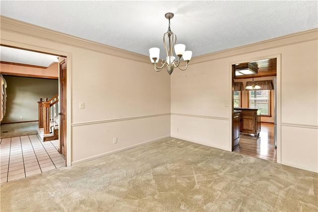 2700 NW Bent Tree Circle, Lee's Summit, MO 64081
