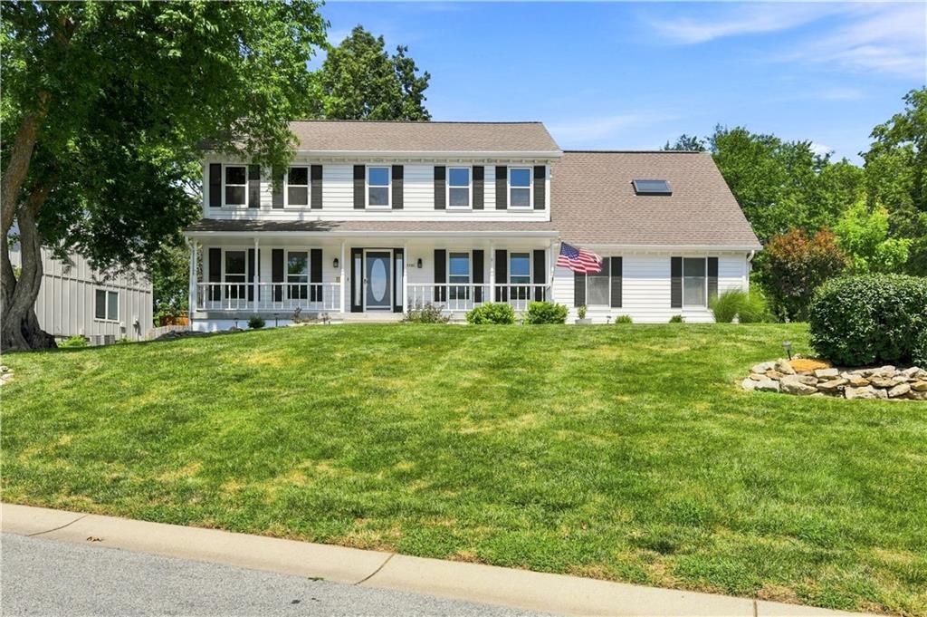 2700 NW Bent Tree Circle, Lee's Summit, MO 64081