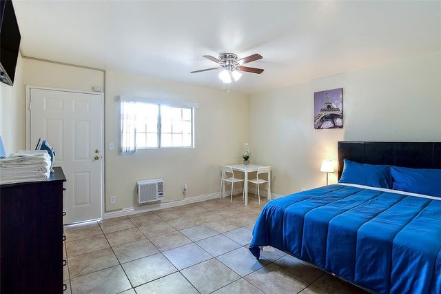 4905 W Adams Boulevard, Los Angeles, CA 90016