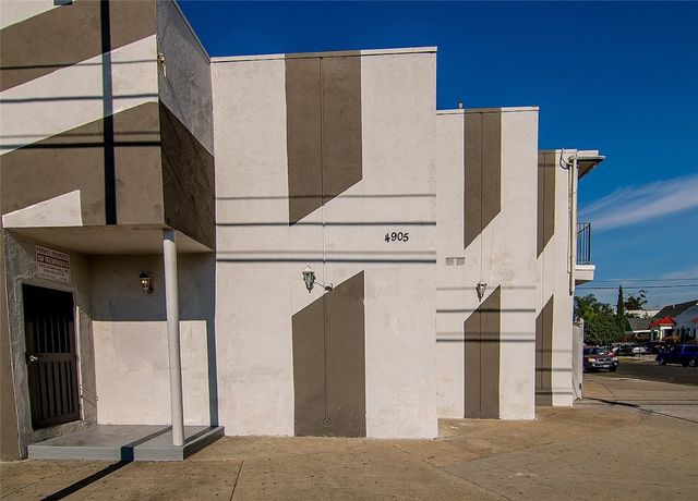 4905 W Adams Boulevard, Los Angeles, CA 90016