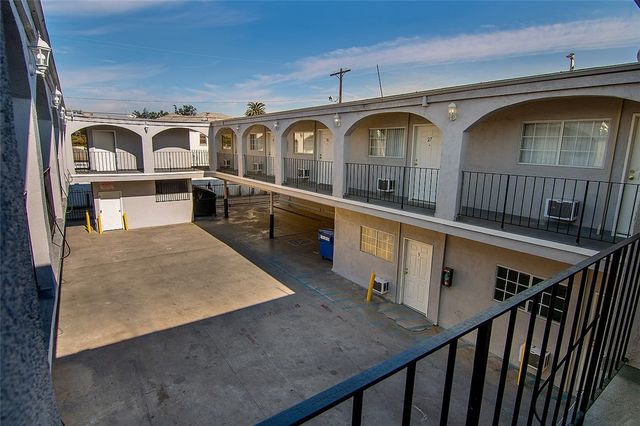 4905 W Adams Boulevard, Los Angeles, CA 90016