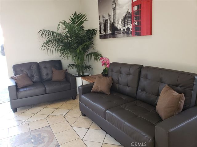 4905 W Adams Boulevard, Los Angeles, CA 90016