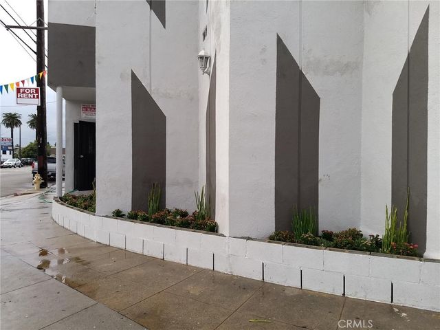 4905 W Adams Boulevard, Los Angeles, CA 90016