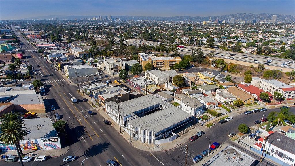4905 W Adams Boulevard, Los Angeles, CA 90016