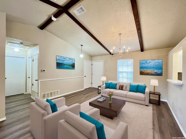 8211 Creekline Dr, San Antonio, TX 78251