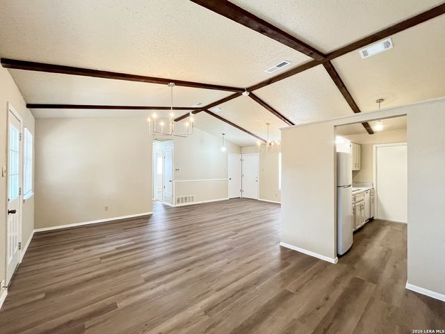 8211 Creekline Dr, San Antonio, TX 78251