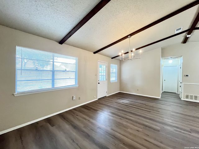 8211 Creekline Dr, San Antonio, TX 78251