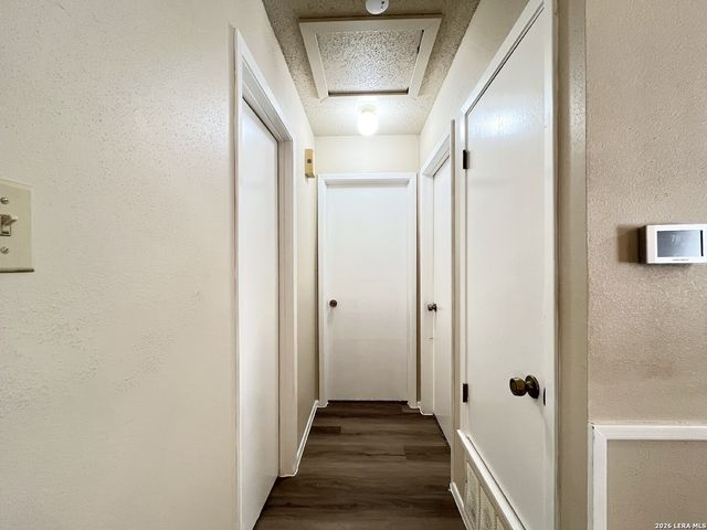 8211 Creekline Dr, San Antonio, TX 78251