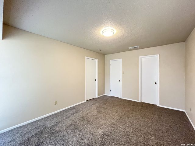 8211 Creekline Dr, San Antonio, TX 78251