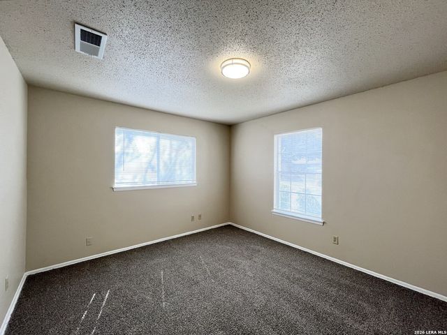 8211 Creekline Dr, San Antonio, TX 78251