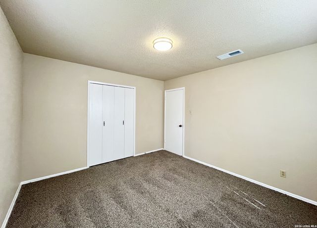 8211 Creekline Dr, San Antonio, TX 78251