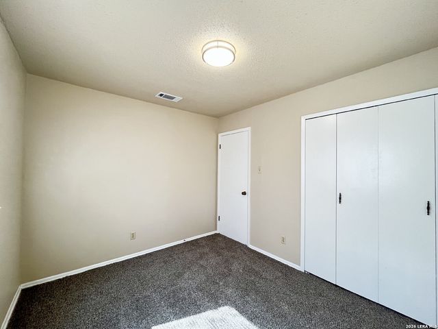8211 Creekline Dr, San Antonio, TX 78251