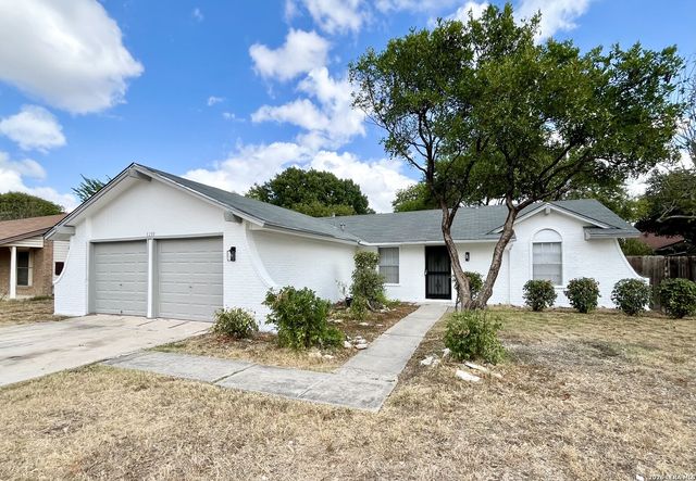 8211 Creekline Dr, San Antonio, TX 78251