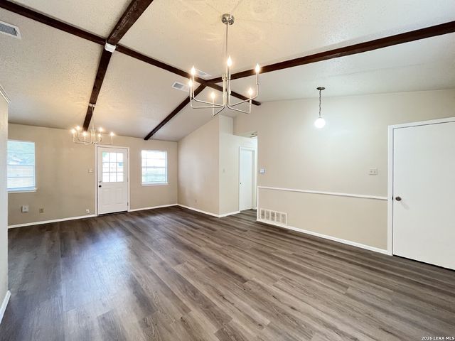 8211 Creekline Dr, San Antonio, TX 78251