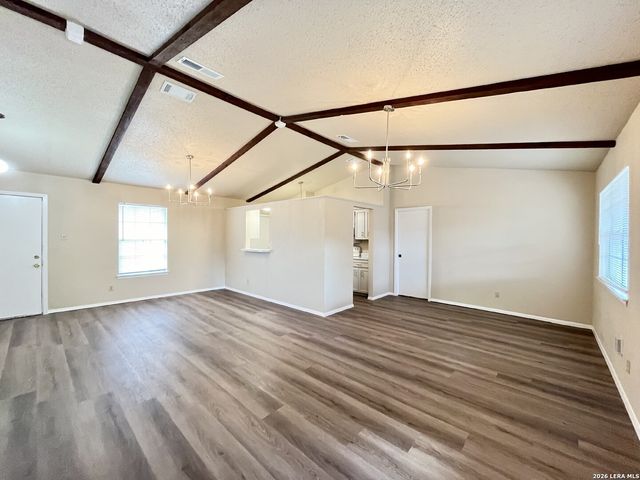 8211 Creekline Dr, San Antonio, TX 78251