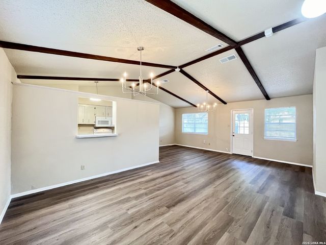 8211 Creekline Dr, San Antonio, TX 78251