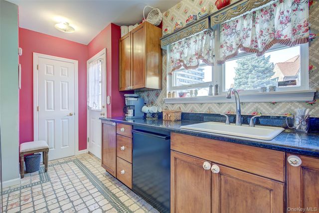 168-03 Powells Cove Boulevard 13, Beechhurst, NY 11357
