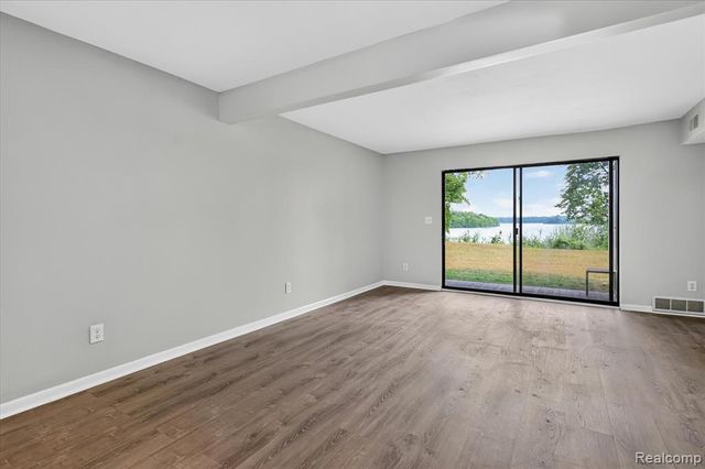 9607 Harbour Cove Court, Ypsilanti, MI 48197