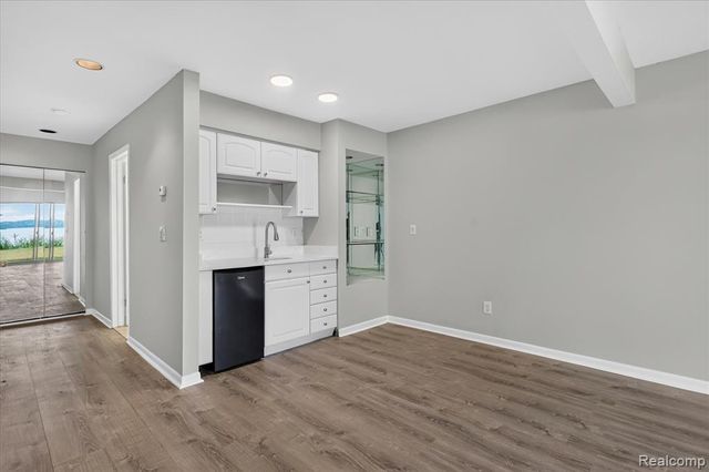 9607 Harbour Cove Court, Ypsilanti, MI 48197