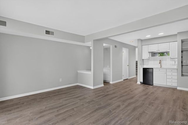9607 Harbour Cove Court, Ypsilanti, MI 48197