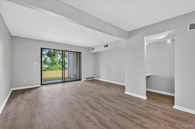 9607 Harbour Cove Court, Ypsilanti, MI 48197
