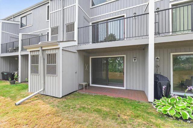 9607 Harbour Cove Court, Ypsilanti, MI 48197