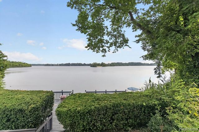 9607 Harbour Cove Court, Ypsilanti, MI 48197