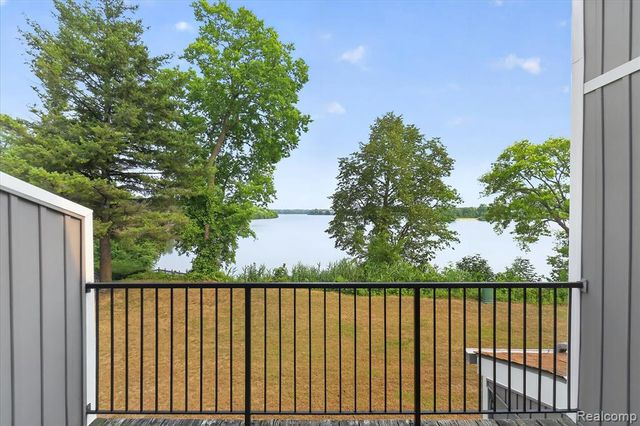 9607 Harbour Cove Court, Ypsilanti, MI 48197