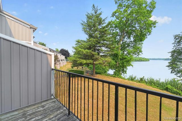 9607 Harbour Cove Court, Ypsilanti, MI 48197