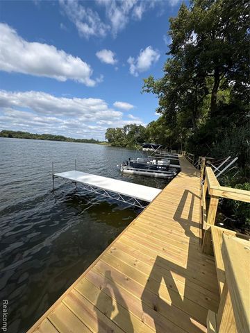 9607 Harbour Cove Court, Ypsilanti, MI 48197