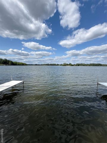 9607 Harbour Cove Court, Ypsilanti, MI 48197