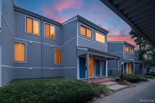 9607 Harbour Cove Court, Ypsilanti, MI 48197