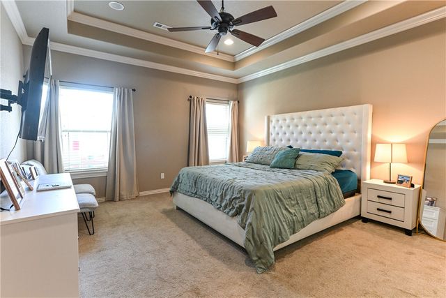 5824 W Persimmon Street, Fayetteville, AR 72704