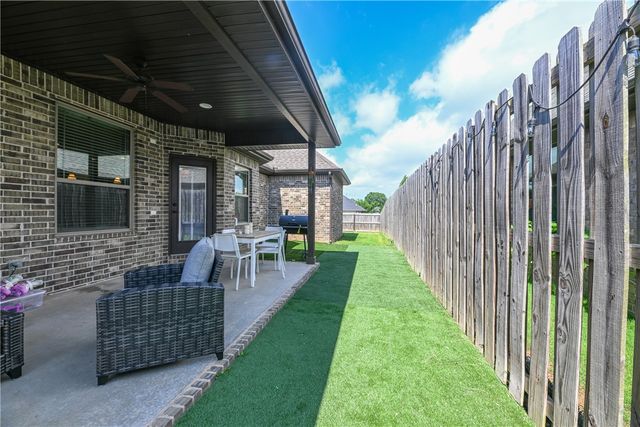 5824 W Persimmon Street, Fayetteville, AR 72704