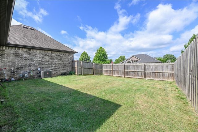 5824 W Persimmon Street, Fayetteville, AR 72704