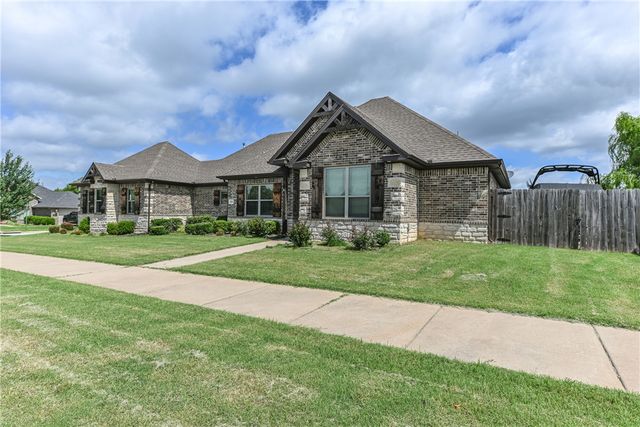 5824 W Persimmon Street, Fayetteville, AR 72704