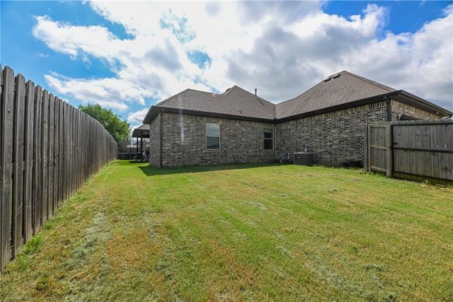 5824 W Persimmon Street, Fayetteville, AR 72704
