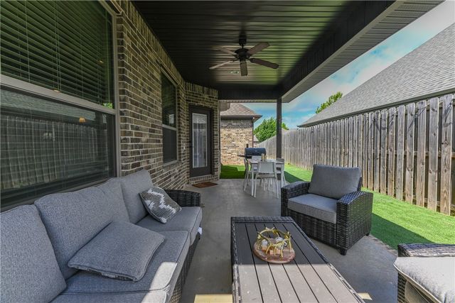 5824 W Persimmon Street, Fayetteville, AR 72704