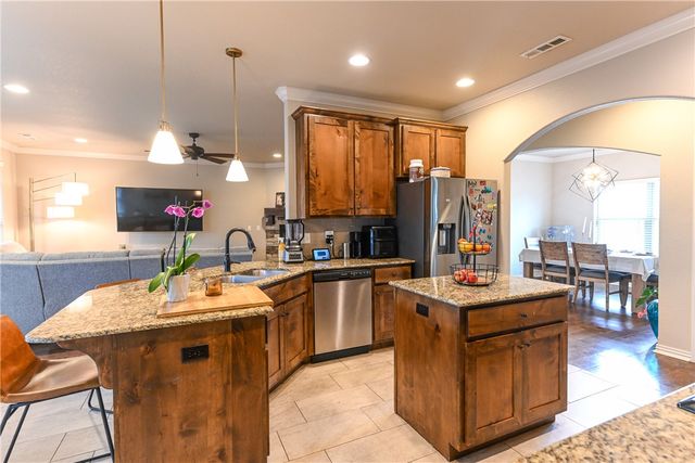 5824 W Persimmon Street, Fayetteville, AR 72704
