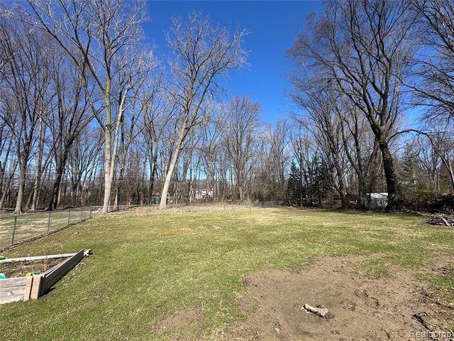 3501 Denson Drive, Sterling Heights, MI 48310