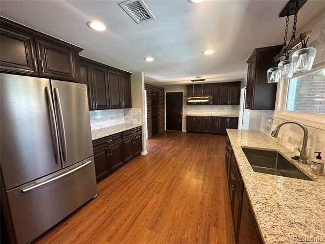 3501 Denson Drive, Sterling Heights, MI 48310