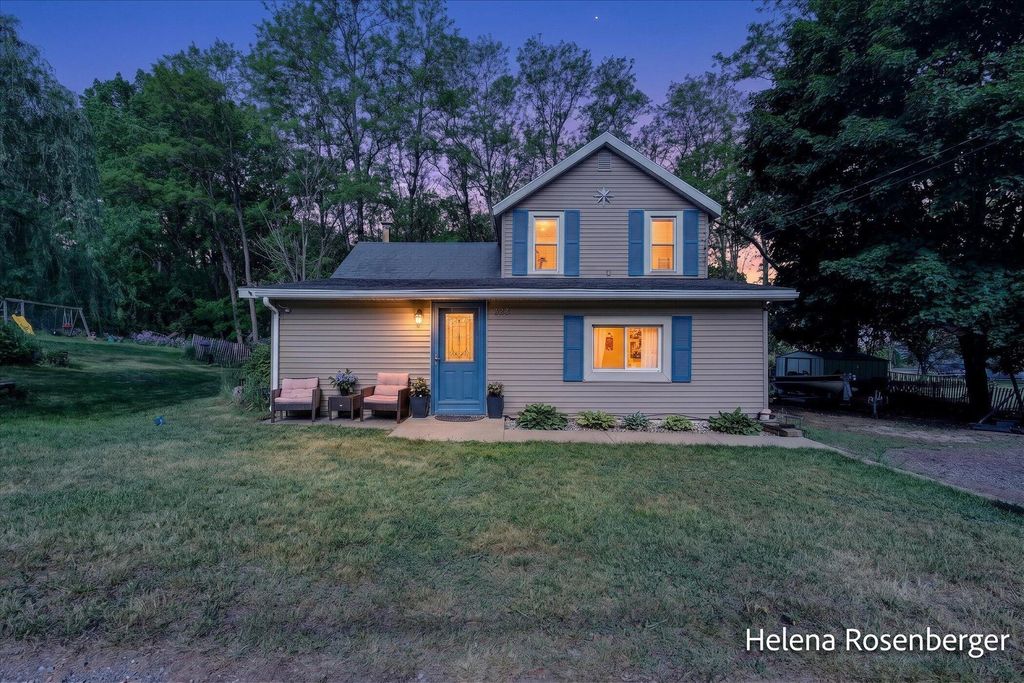 323 N Mills Street, Greenville, MI 48838